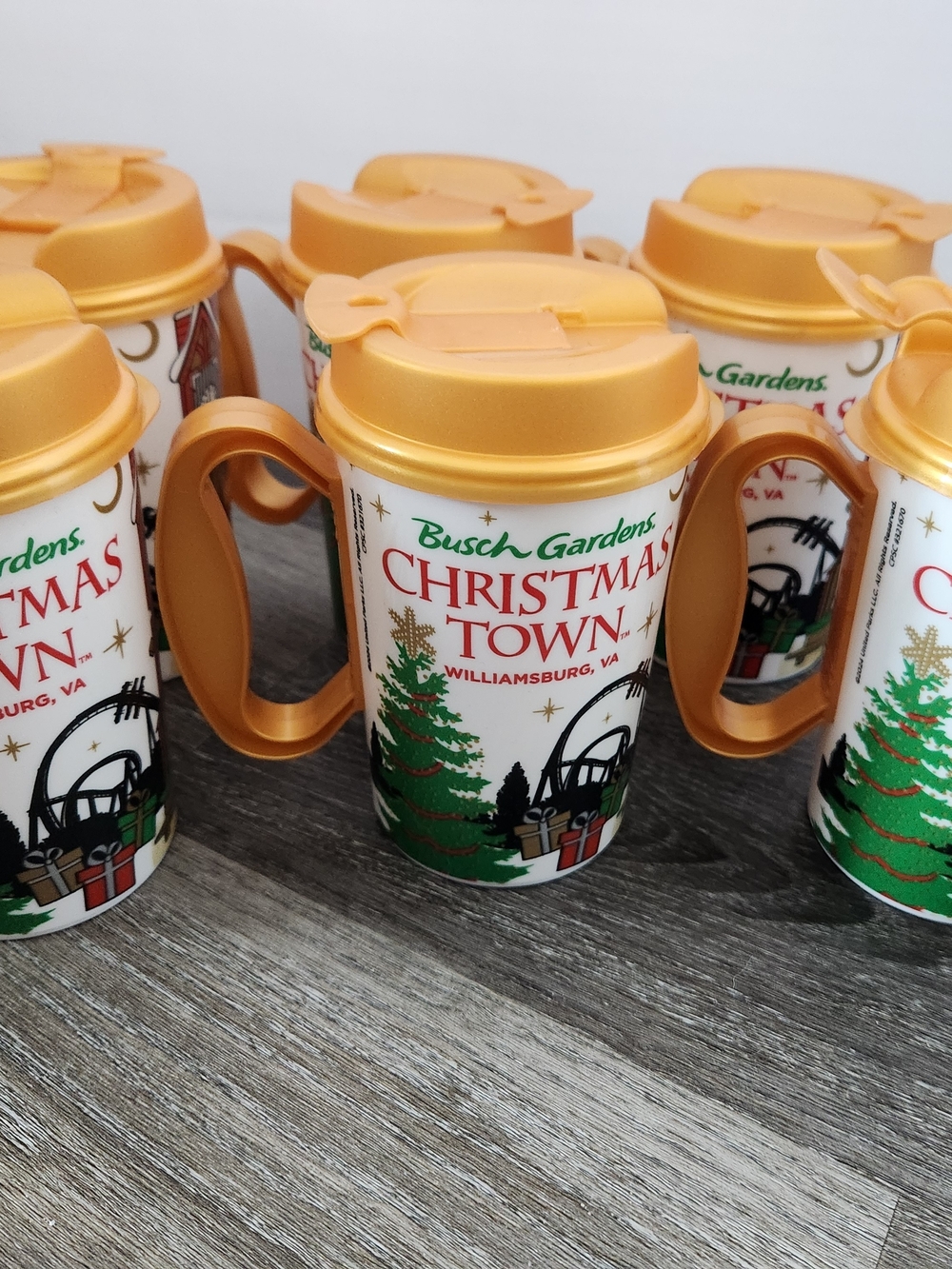 Busch Gardens Christmas Town Insulated Travel Mug - Gold Lid 6 Cups And Lids